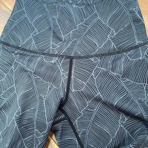 Wela banana leaf print workout leggings